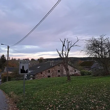 Les Colombages De Bergeval Familial Dans Les Ardennes * Труа-Пон